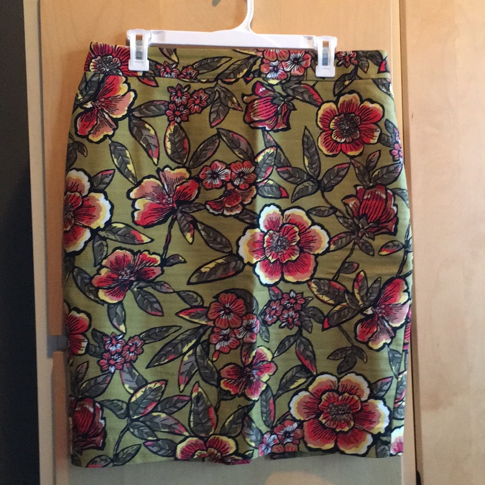 Loft green floral pencil skirt